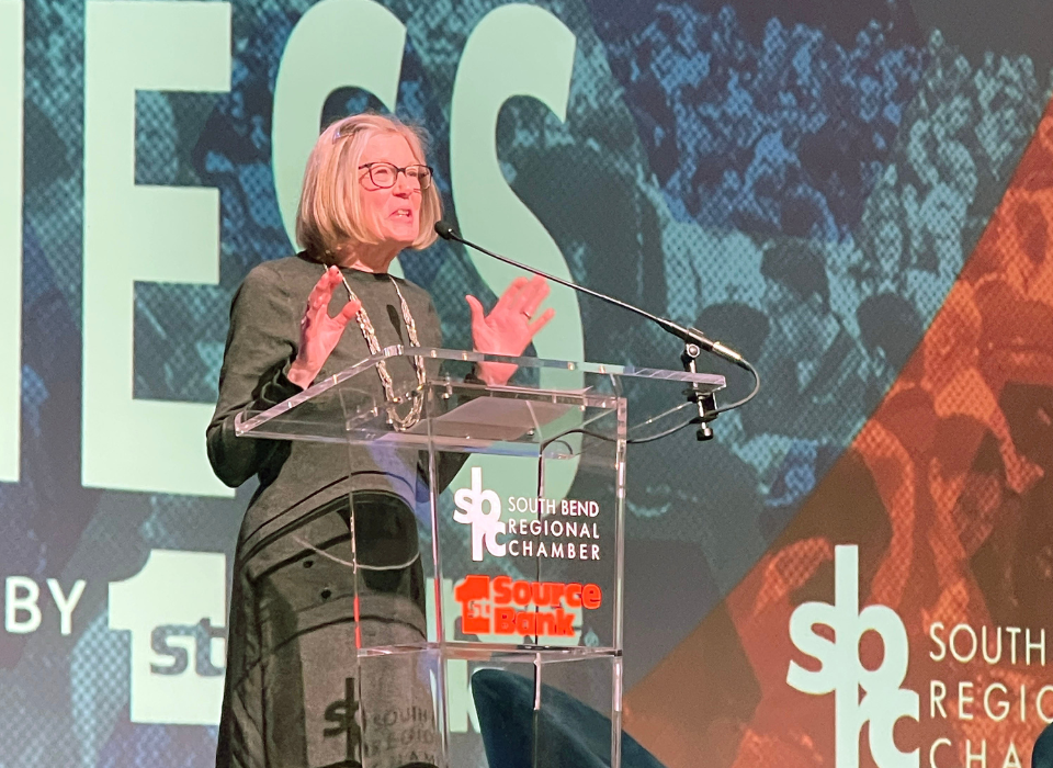 Laurie addresses the Salute to Business lunch